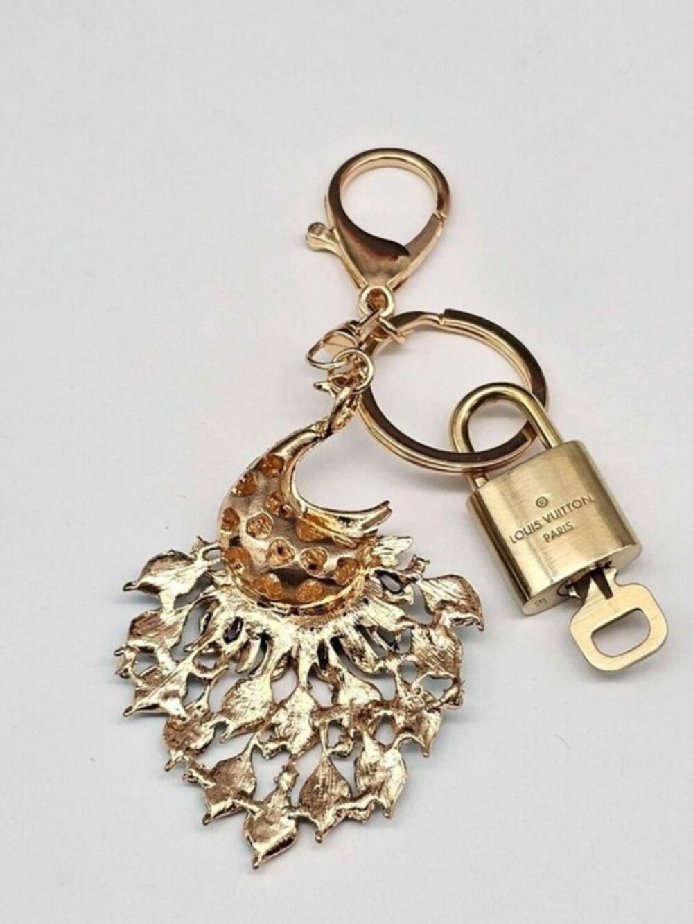 Authentic Louis Vuitton Gold Lock 🔒 Unbranded Peacock Keychain Bag Charm LV - Picture 5 of 9